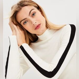 Lou & Grey Colorblock Ribbed Signaturesoft Turtleneck Top Size XS